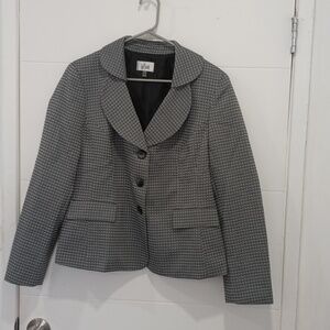 2pc leuite set, blazer and skirt black, grey and white dot pattern.